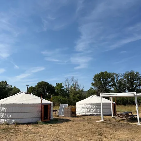 Yourtes De L Oeil D Aigle Au Bord De L Allier Campismo de Luxo