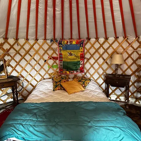 Campismo de Luxo Yourtes De L Oeil D Aigle Au Bord De L Allier