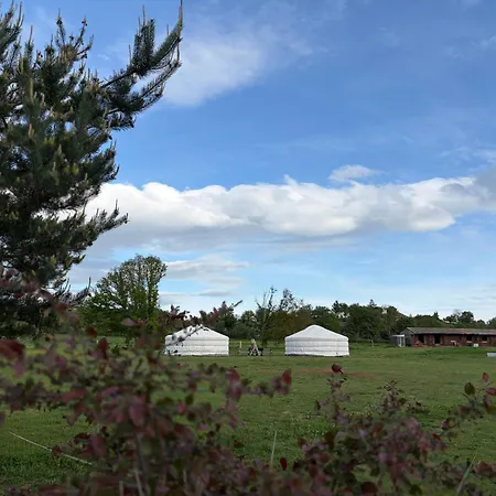 Campismo de Luxo Yourtes De L Oeil D Aigle Au Bord De L Allier Mazeyrat-d'Allier