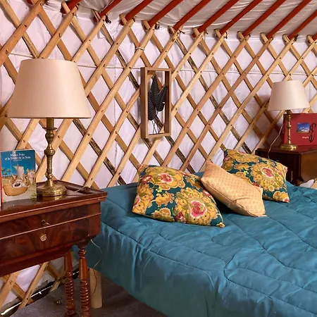 Yourtes De L Oeil D Aigle Au Bord De L Allier Luxury tent *